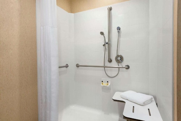 Wyndham Anaheim image 14