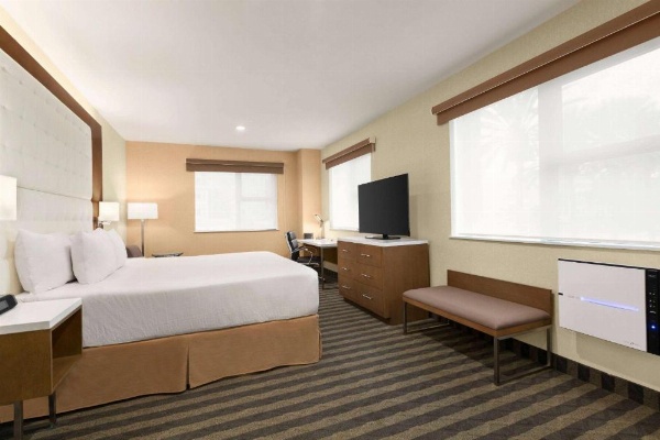 Wyndham Anaheim image 27