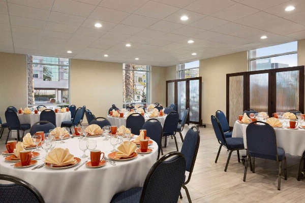 Wyndham Anaheim image 6