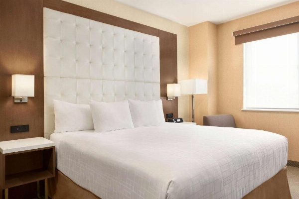 Wyndham Anaheim image 9
